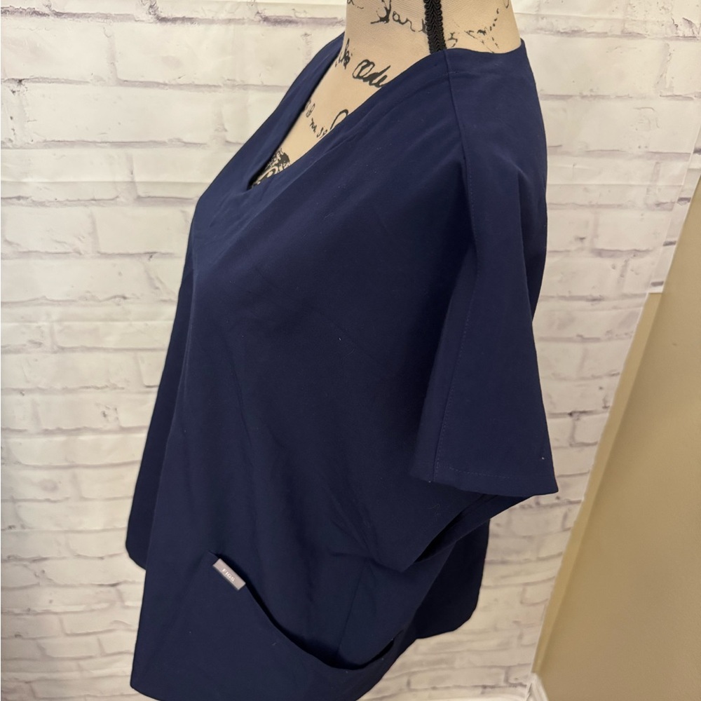 Figs Sz Med Estrella Blue Oversized Scrub Top Medical Uniform Discontinued - Picture 4 of 9